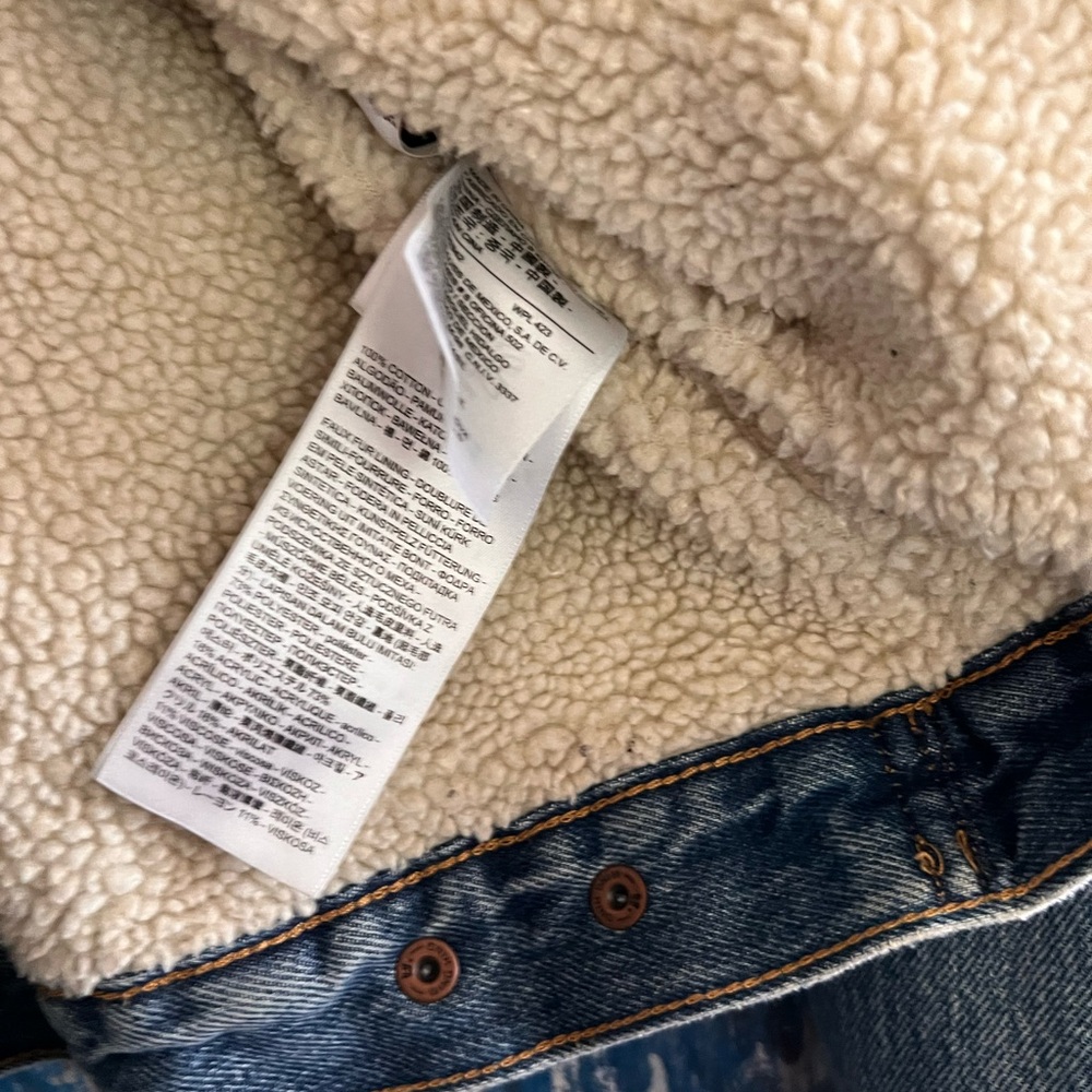 Levi's Blue Jean Jacket with Cream Sherpa Lining - Picture 7 of 7